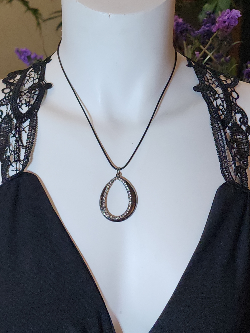 Black Teardrop Pendant Necklace With Rhinestones - Elegant Women's Jewelry